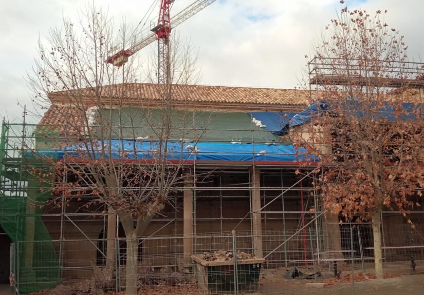 Frente Parroquia y andamio 02